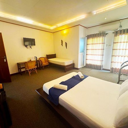 Nico Lagoon Hotel Negombo Bagian luar foto