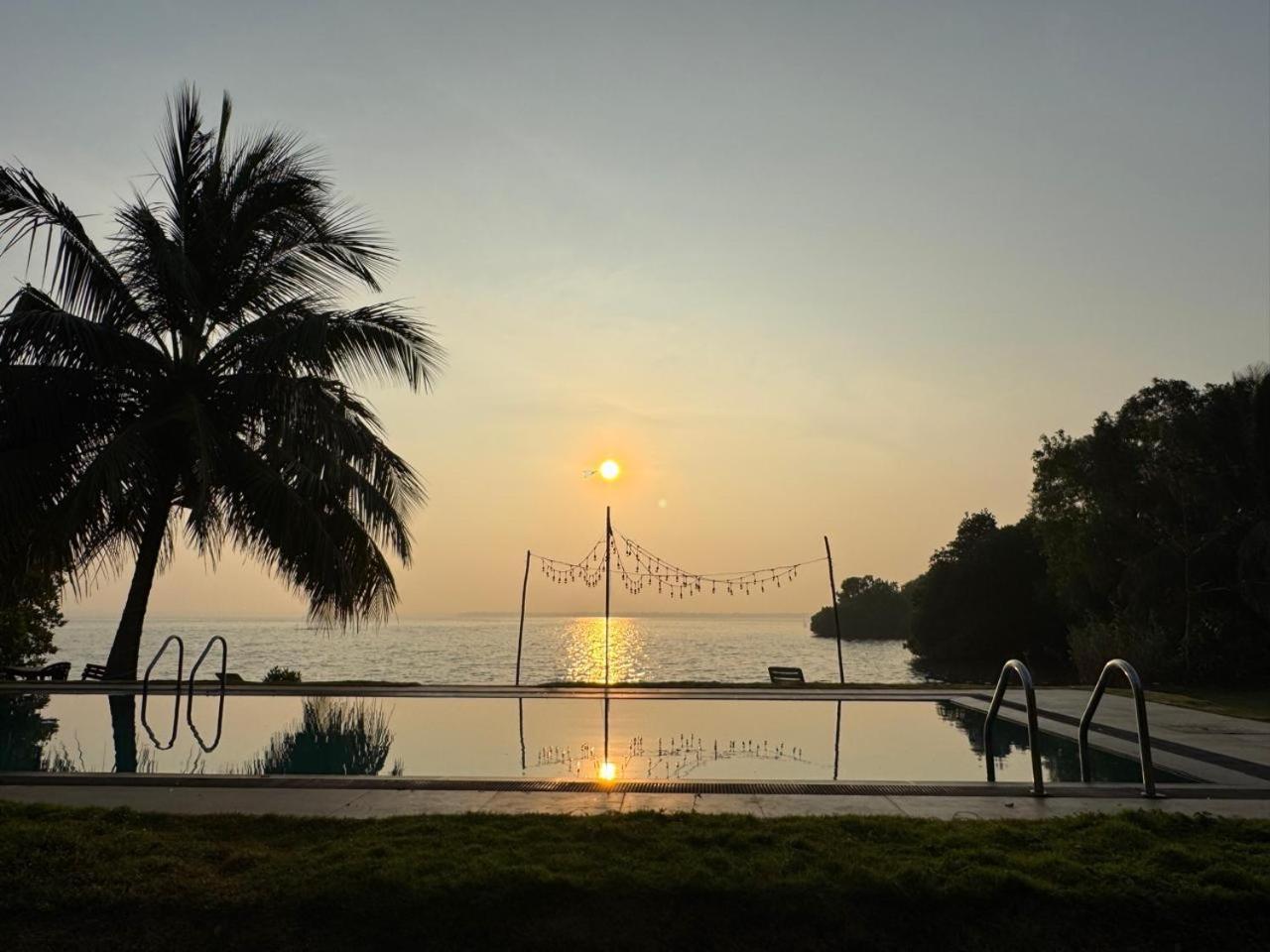 Nico Lagoon Hotel Negombo Bagian luar foto