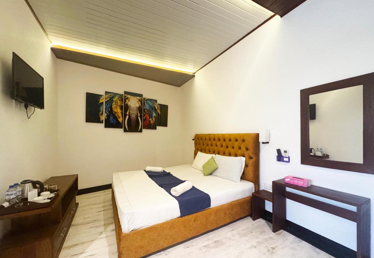 Nico Lagoon Hotel Negombo Bagian luar foto