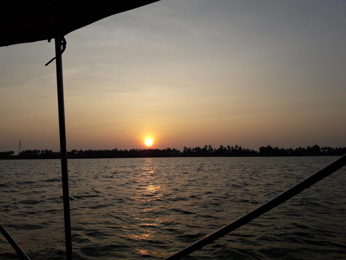 Nico Lagoon Hotel Negombo Bagian luar foto