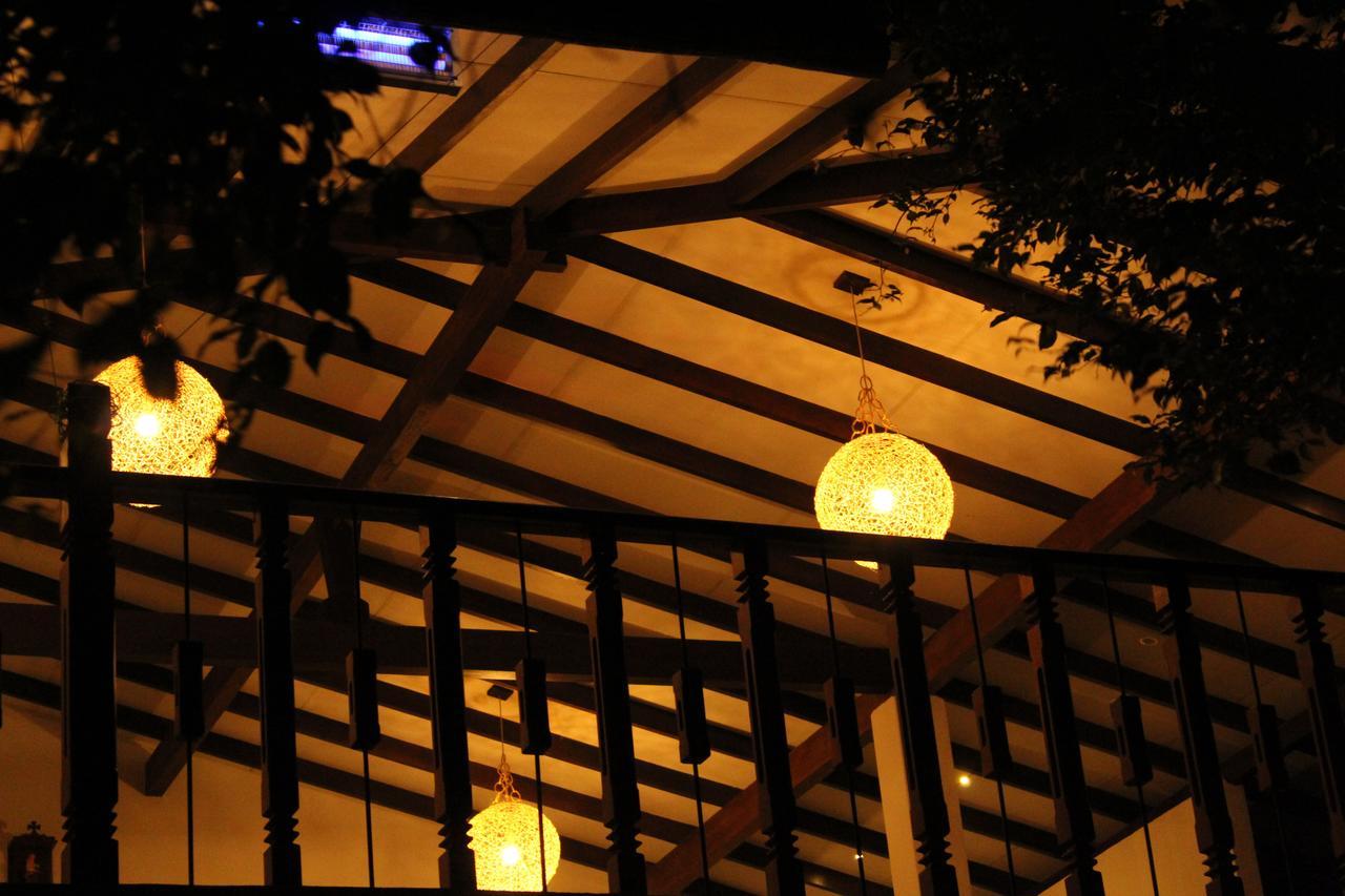 Nico Lagoon Hotel Negombo Bagian luar foto