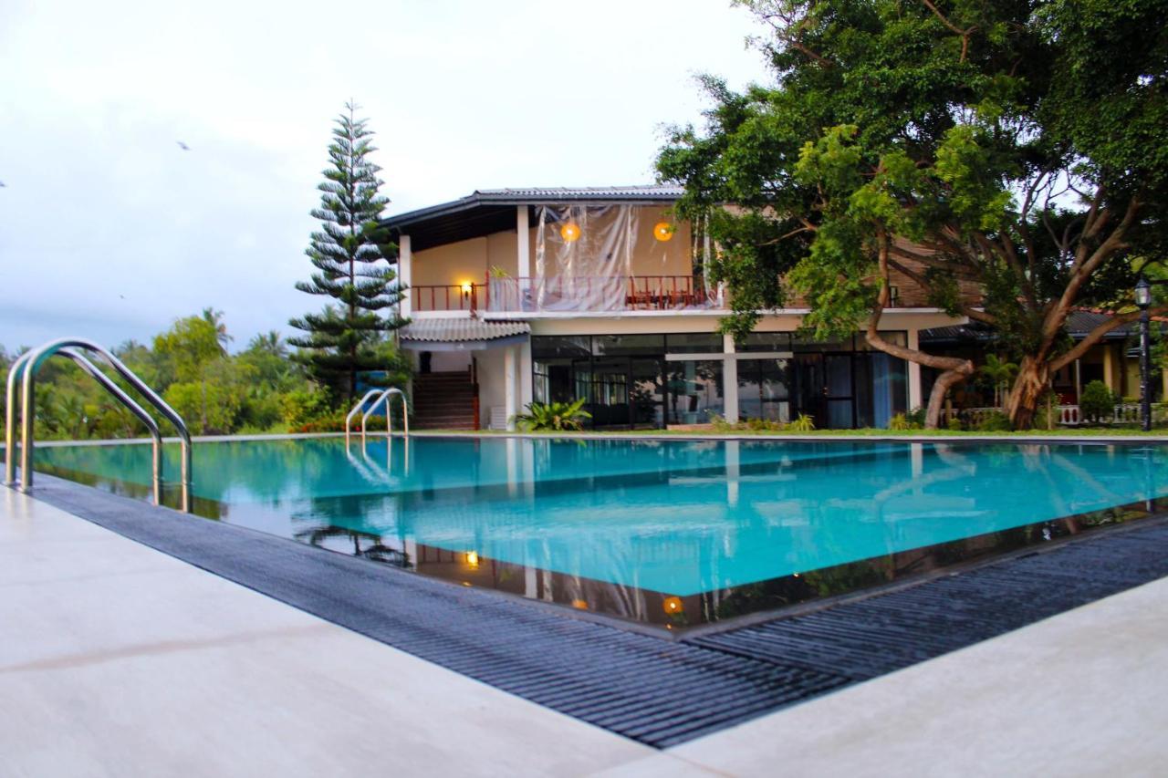 Nico Lagoon Hotel Negombo Bagian luar foto